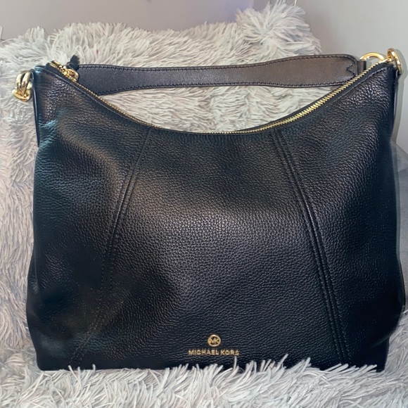 Michael Kors Handbags - NWOT Michael Kors purse